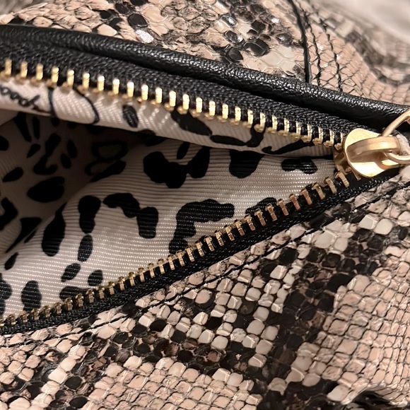 Jessica Simpson NWT Snakeskin shoulder bag - Picture 7 of 7